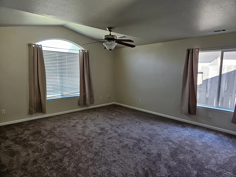 1033 Monterra Ln — Photo 2