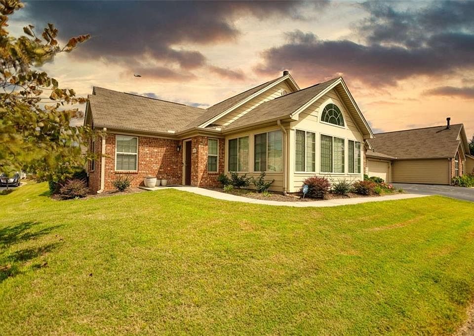 1st image of 1000 Silver Summit Dr SE