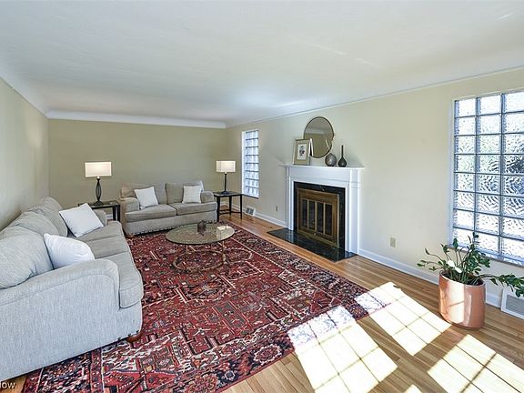 4th image of 16720 Lake Ave
