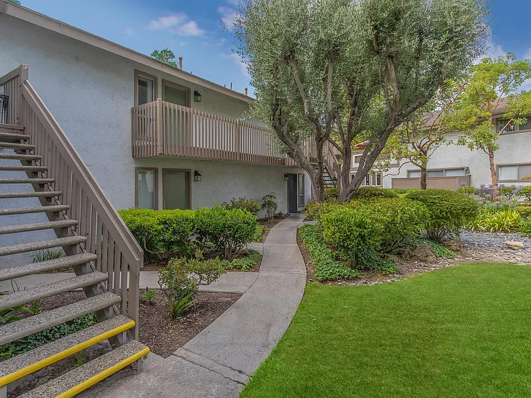 12851 Haster St — Photo 27