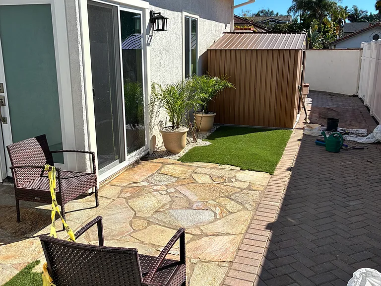 742 Poinsettia Park S — Photo 3