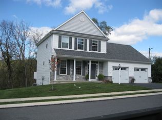 236 Kenneth Dr, Leola, PA 17540