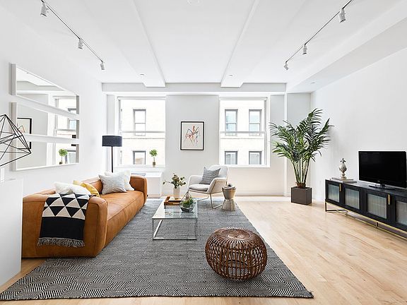 2nd image of 15 Broad St APT 1528