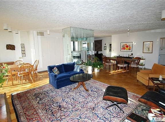 4th image of 26910 Grand Central Pkwy APT 25V