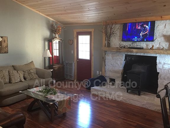 3rd image of 922 W Lorraine Ave