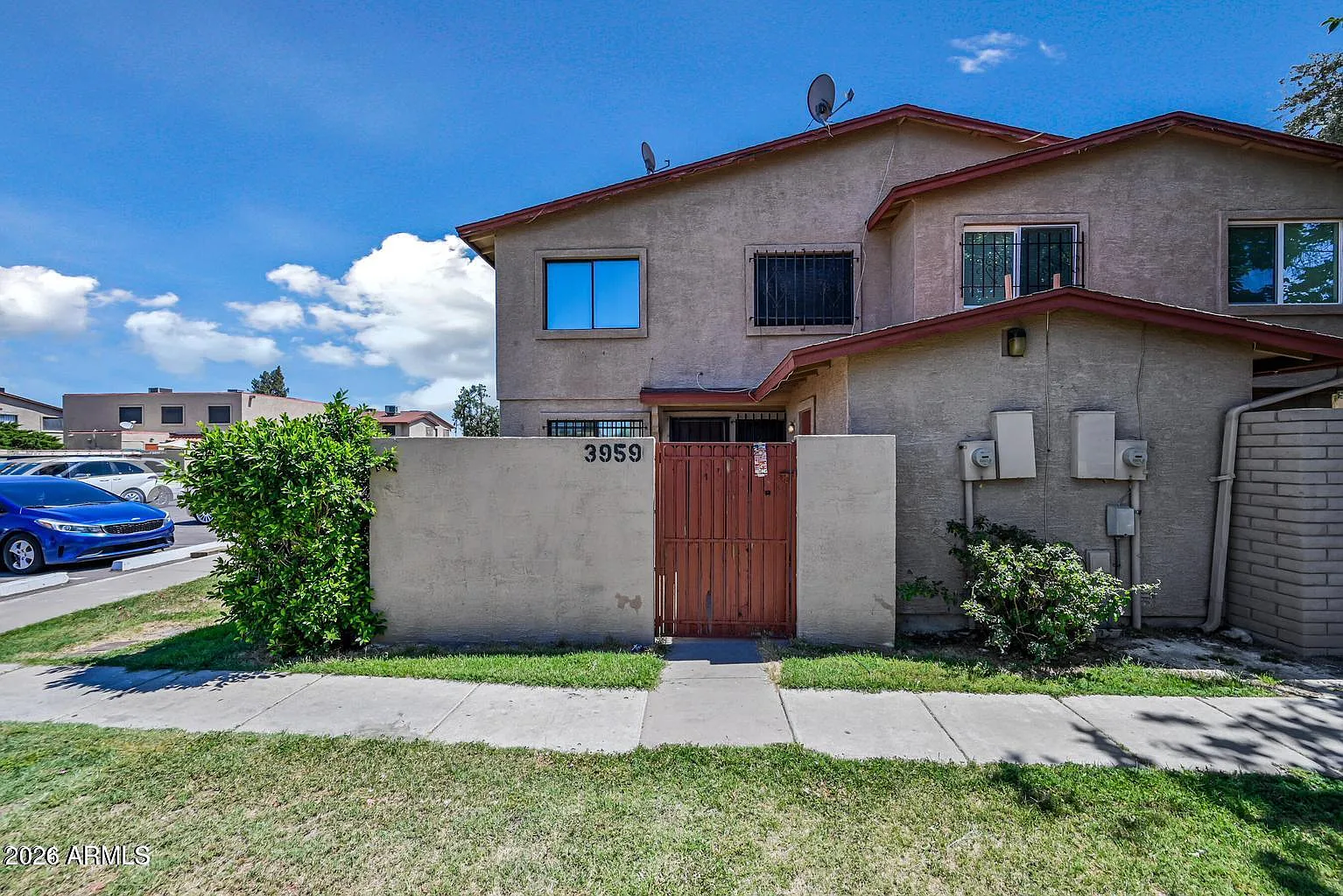 2 bed, 1.0 bath, 924 sqft, $995 — Photo 2