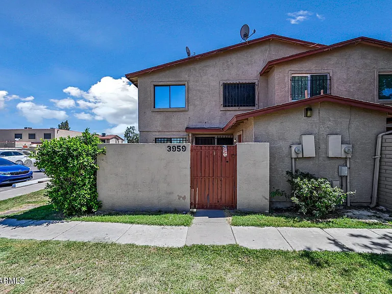 3959 W Palomino Rd — Photo 2