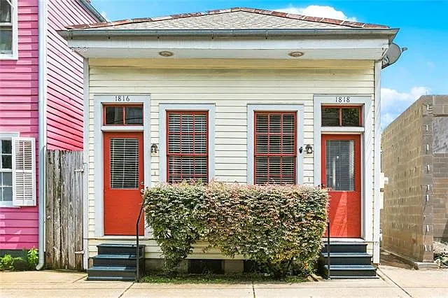 1818 Camp St — Photo 1