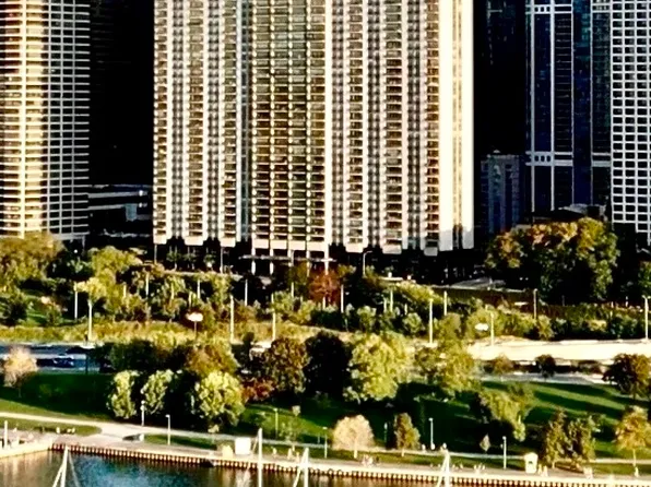400 E Randolph St APT 1315, Chicago, IL 60601