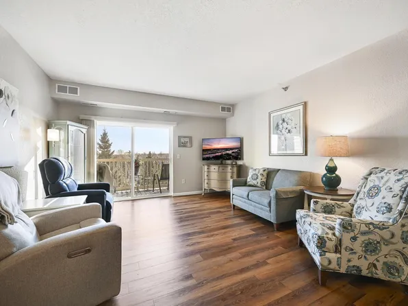 1331 Lake Dr #A213, Chanhassen, MN 55317