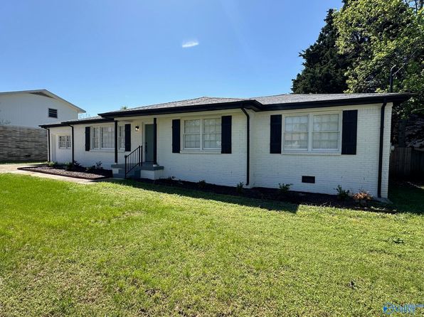 307 Meadowbrook Dr SE