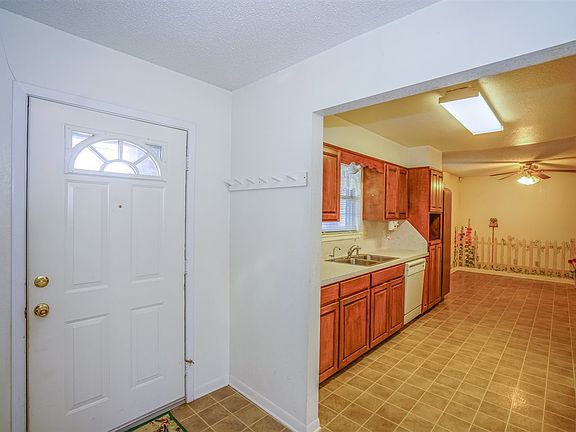 3rd image of 140 Dennard Dr