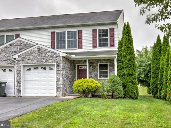 124 E Broad St, New Holland, PA 17557