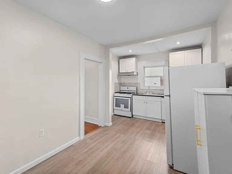 2215 N Wood Ave — Photo 11