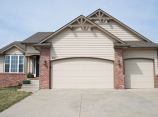 812 Fossilridge Dr, Manhattan, KS 66503