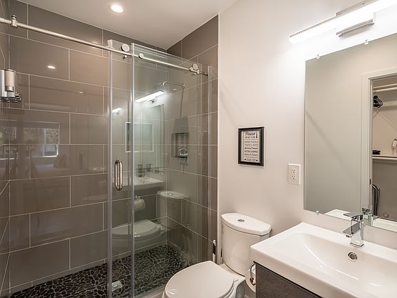 2nd image of 901 N Garfield St #10