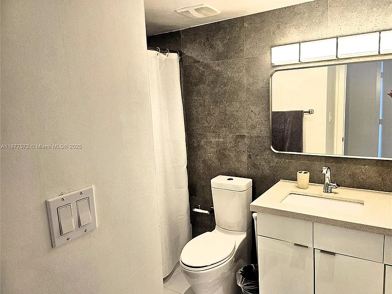 5161 Collins Ave #707 — Photo 17