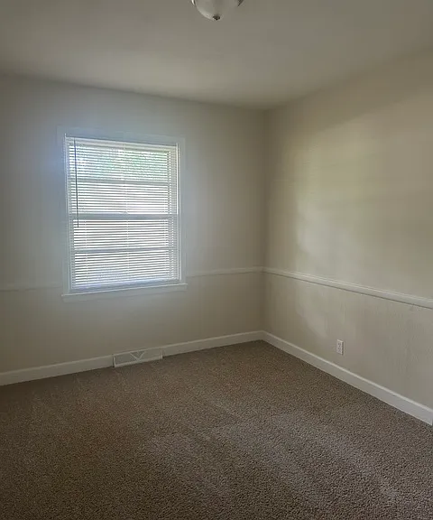 2310 S Kings Ave — Photo 7