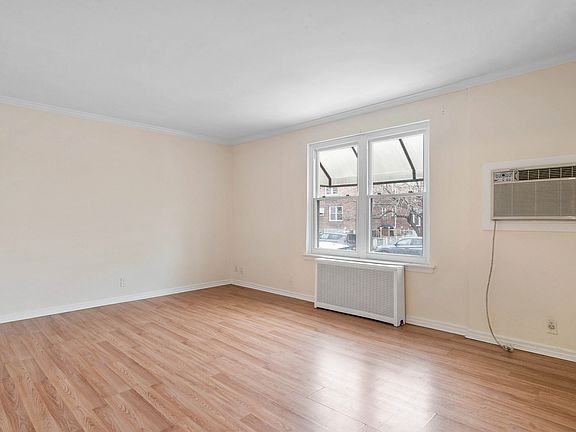 5th image of 2037 23rd St