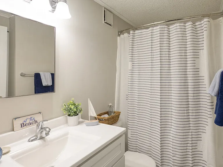 Sea Pines Apartments — Photo 5