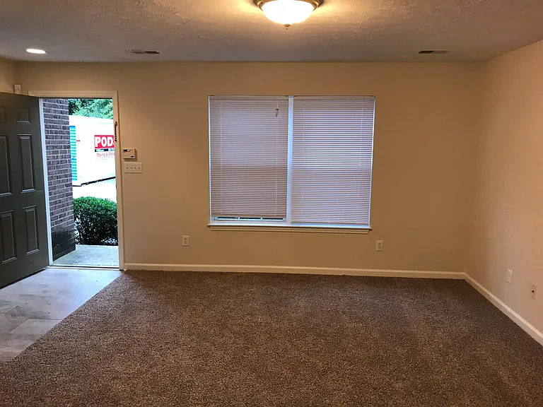 425 Dabney Dr — Photo 3