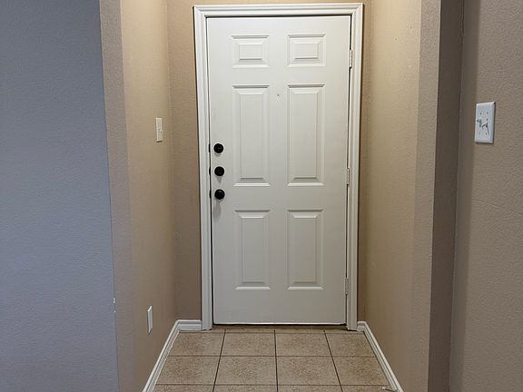 4th image of 1305 Ravenwood Dr