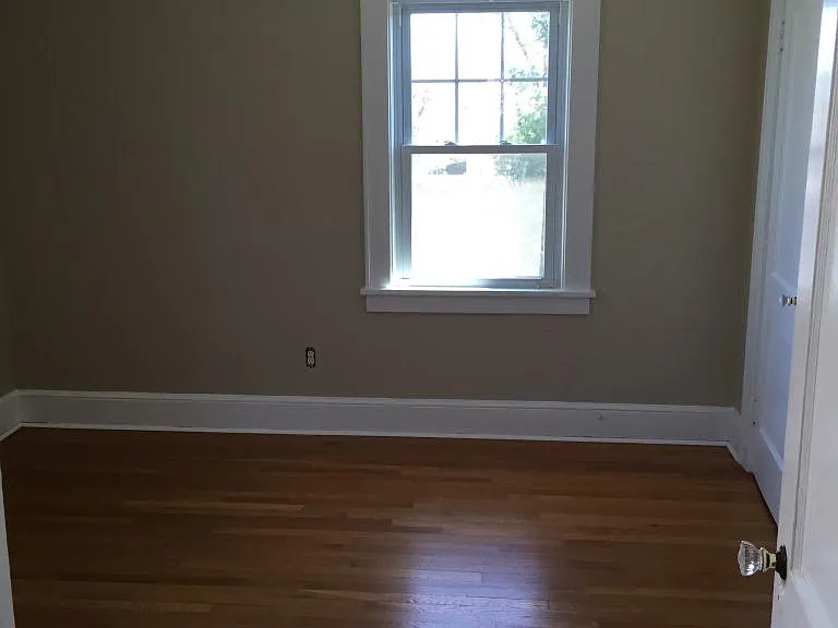 Second bedroom (1)