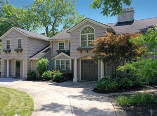 16900 S Woodland Rd, Shaker Hts, OH