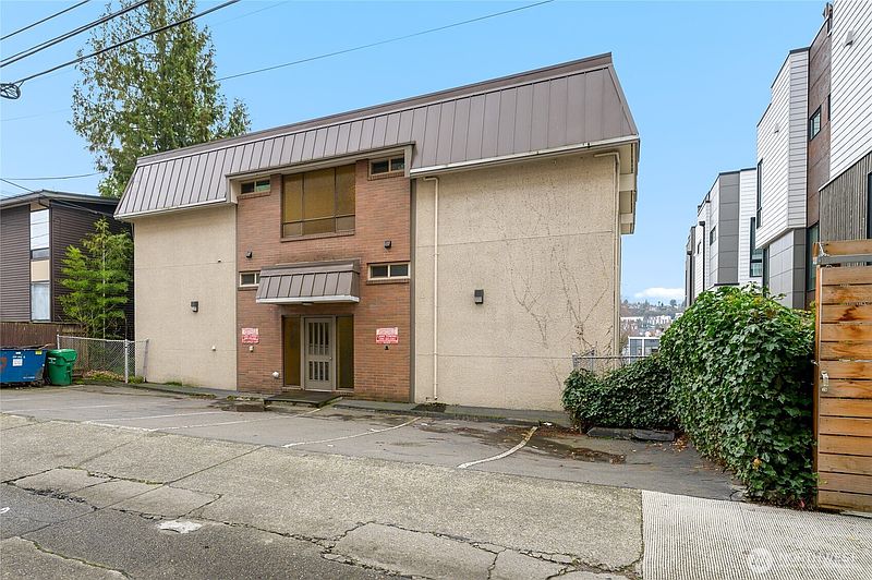 5th image of 2318 Yale Avenue E