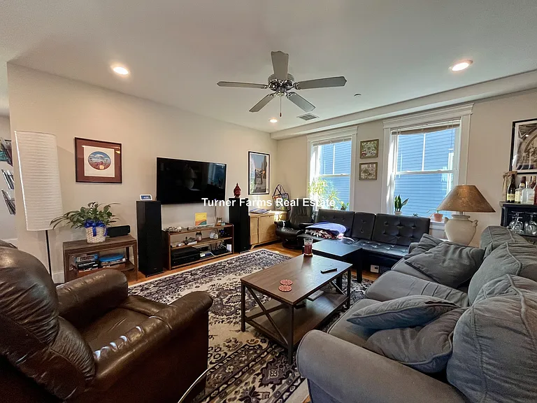 14 Fern St #A — Photo 3