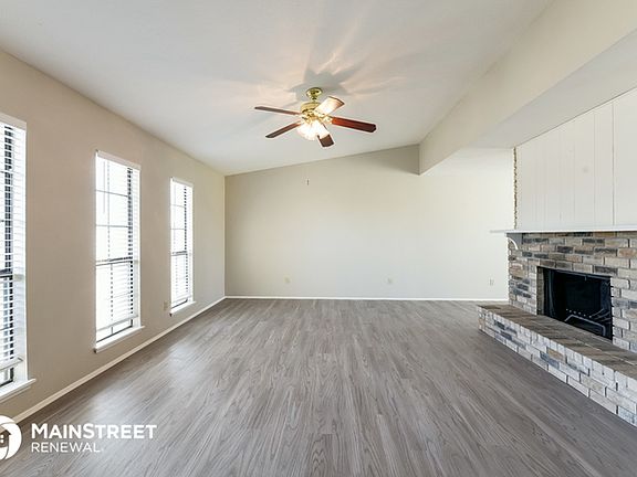 3rd image of 233 S Young Blvd