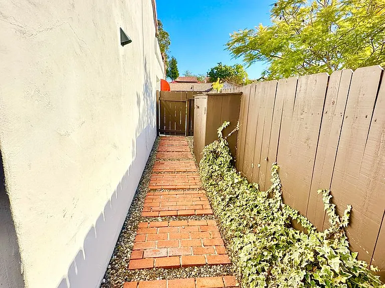 1732 Woodbrook Ln — Photo 18