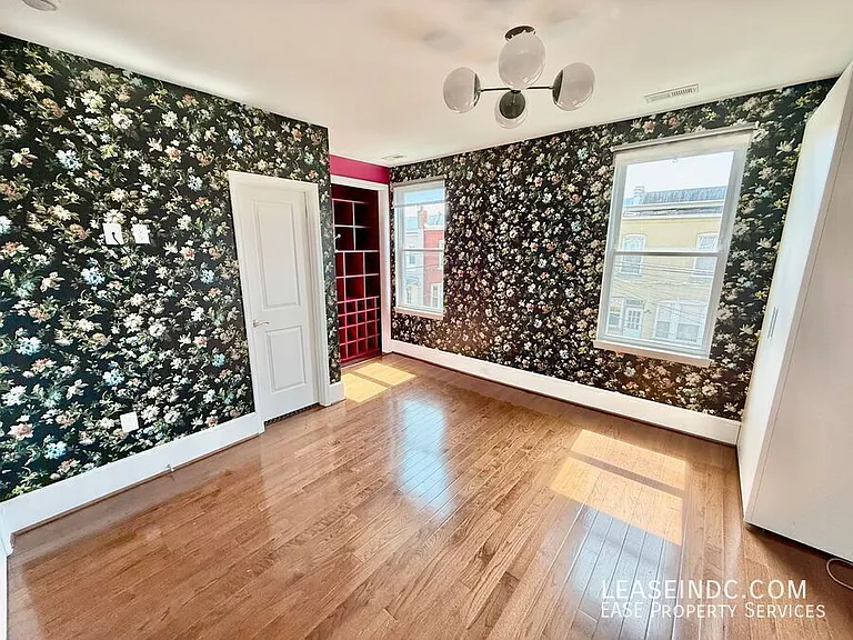 159 V St NE — Photo 18