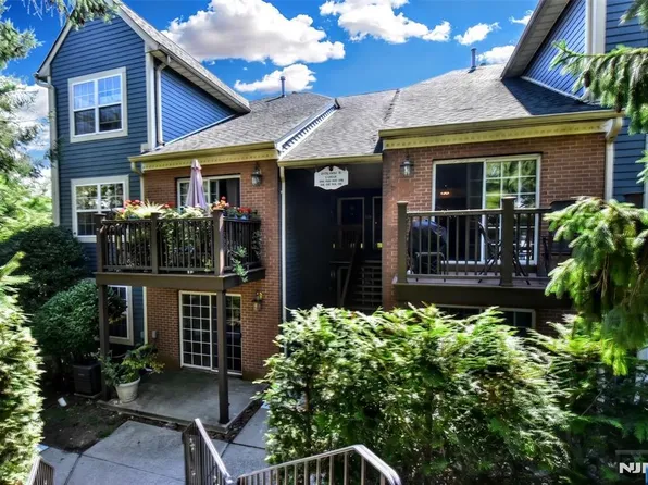 351 Cambridge Dr, Ramsey, NJ 07446