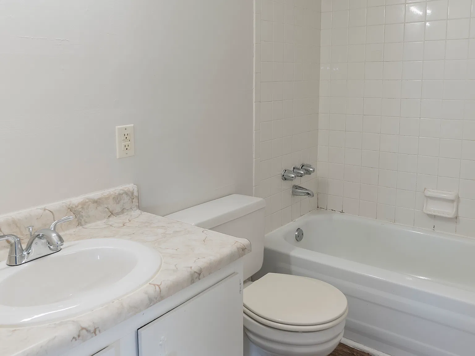 Studio, $689 — Photo 1