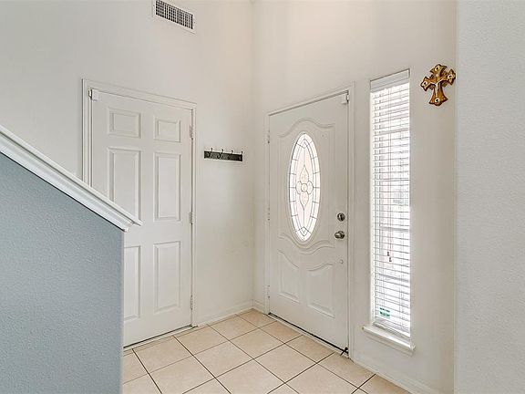 5th image of 608 Noble Grove Ln