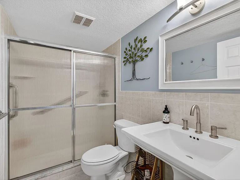 2950 SE Ocean Blvd — Photo 25