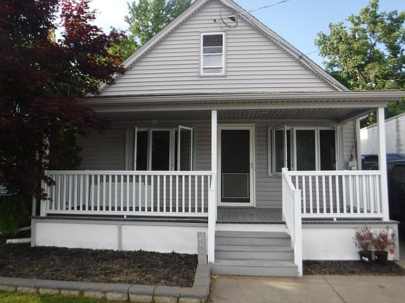 2nd image of 2084 Como Park Blvd