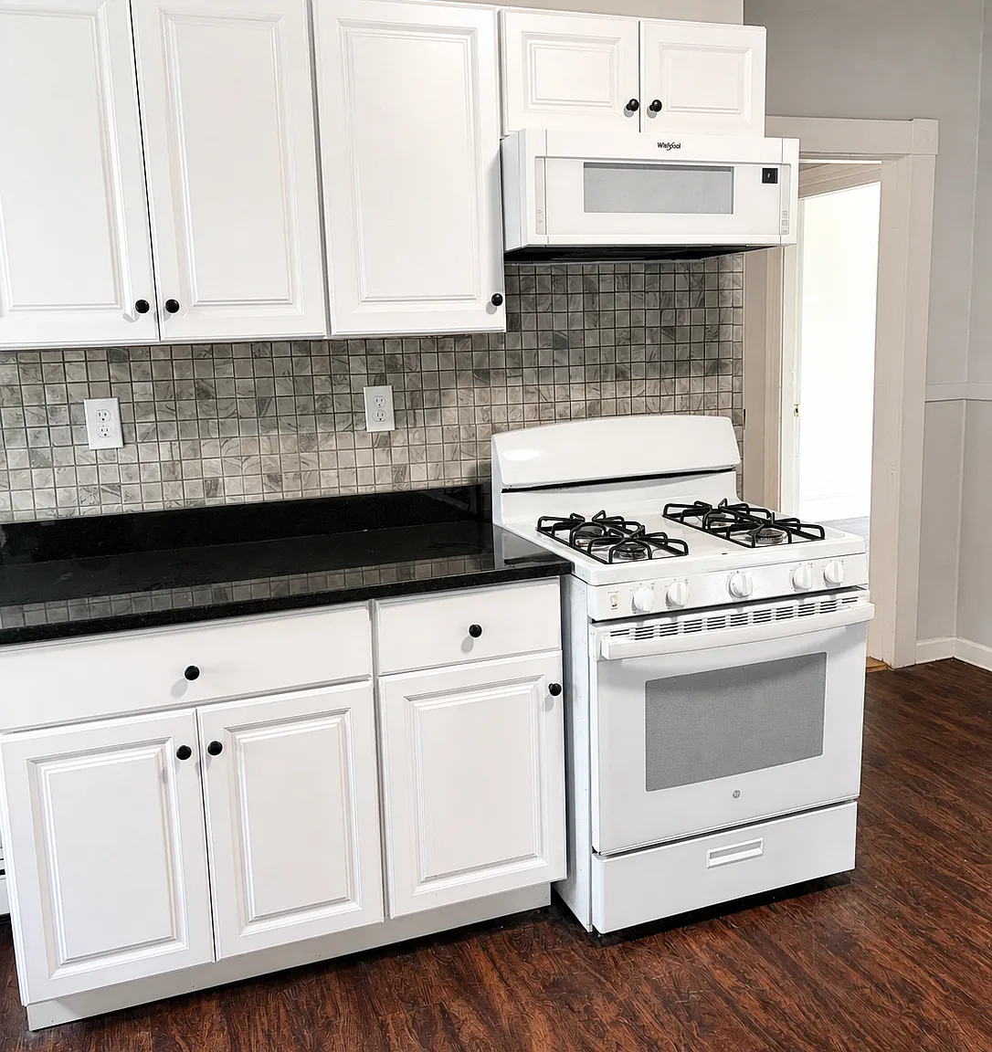 3 bed, 1300 sqft, $2,500 — Photo 3