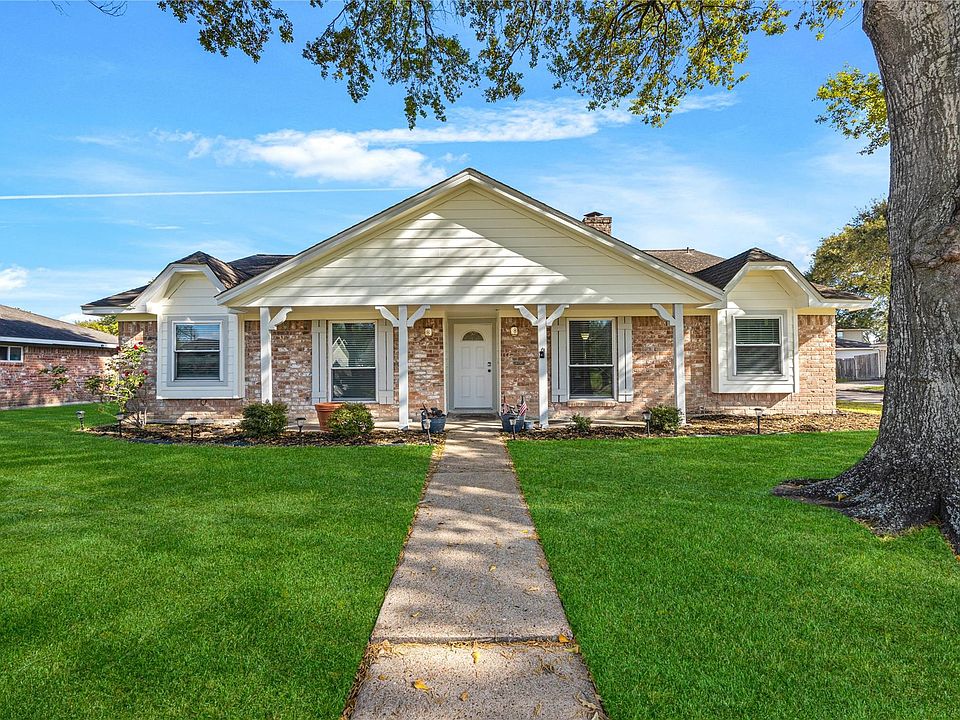 1st image of 3202 Springhill Dr