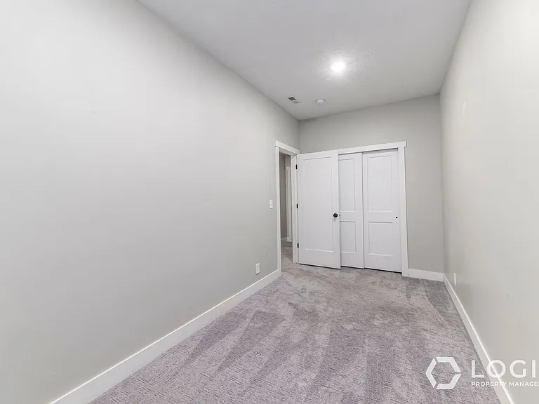 935 W 200 N — Photo 17