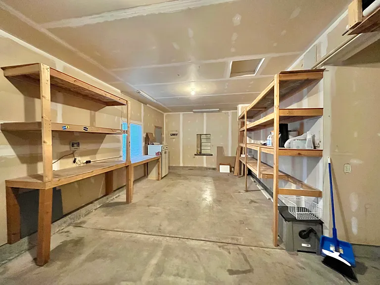 2410 E View Dr — Photo 41