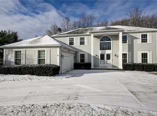 16902 Walnut Creek Dr, Strongsville, OH