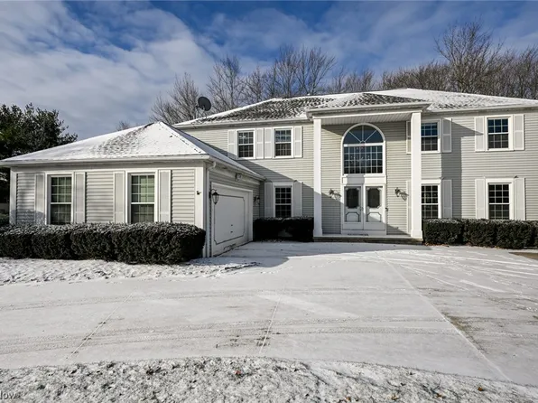 16902 Walnut Creek Dr, Strongsville, OH 44149