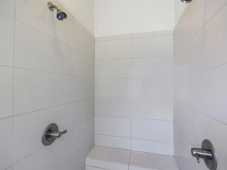 18400 Lakepoint Cv — Photo 19