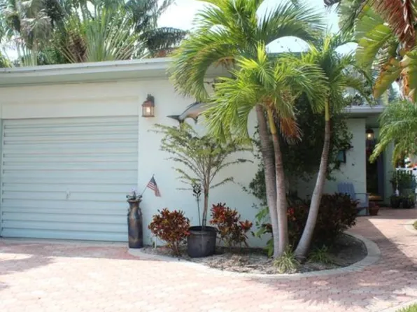 11450 1st St E, Treasure Island, FL 33706