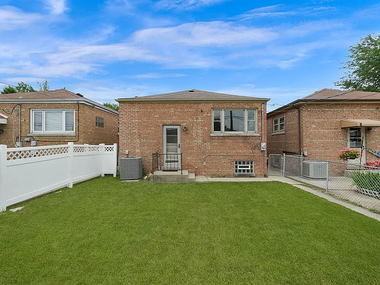 6354 S Austin Ave — Photo 21