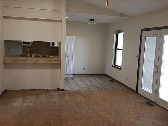 5th image of 903 Woodlake Dr