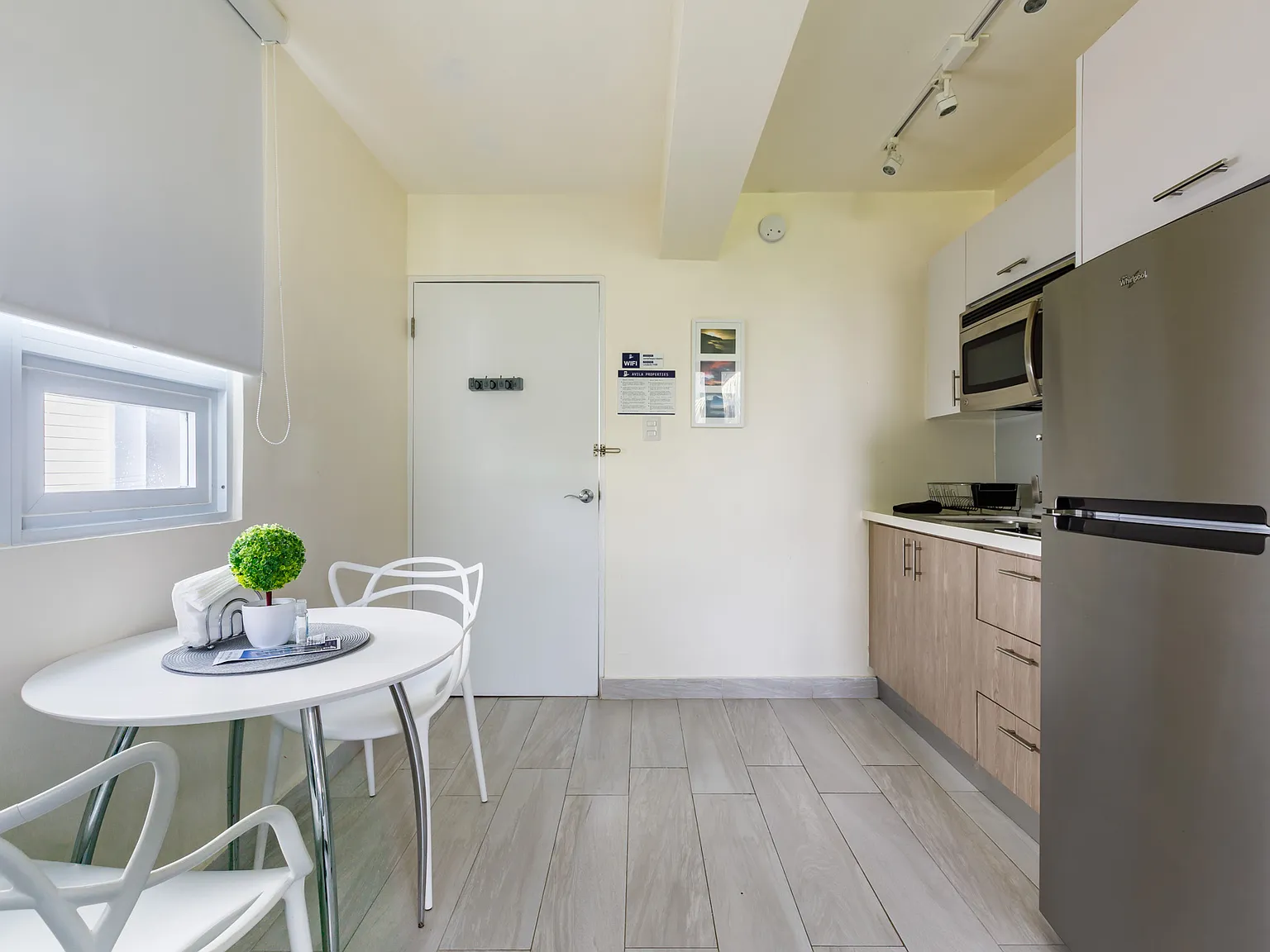 Studio, 450 sqft, $2,300 — Photo 2