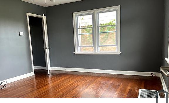 3rd image of 609 W Hillcrest Ave #2